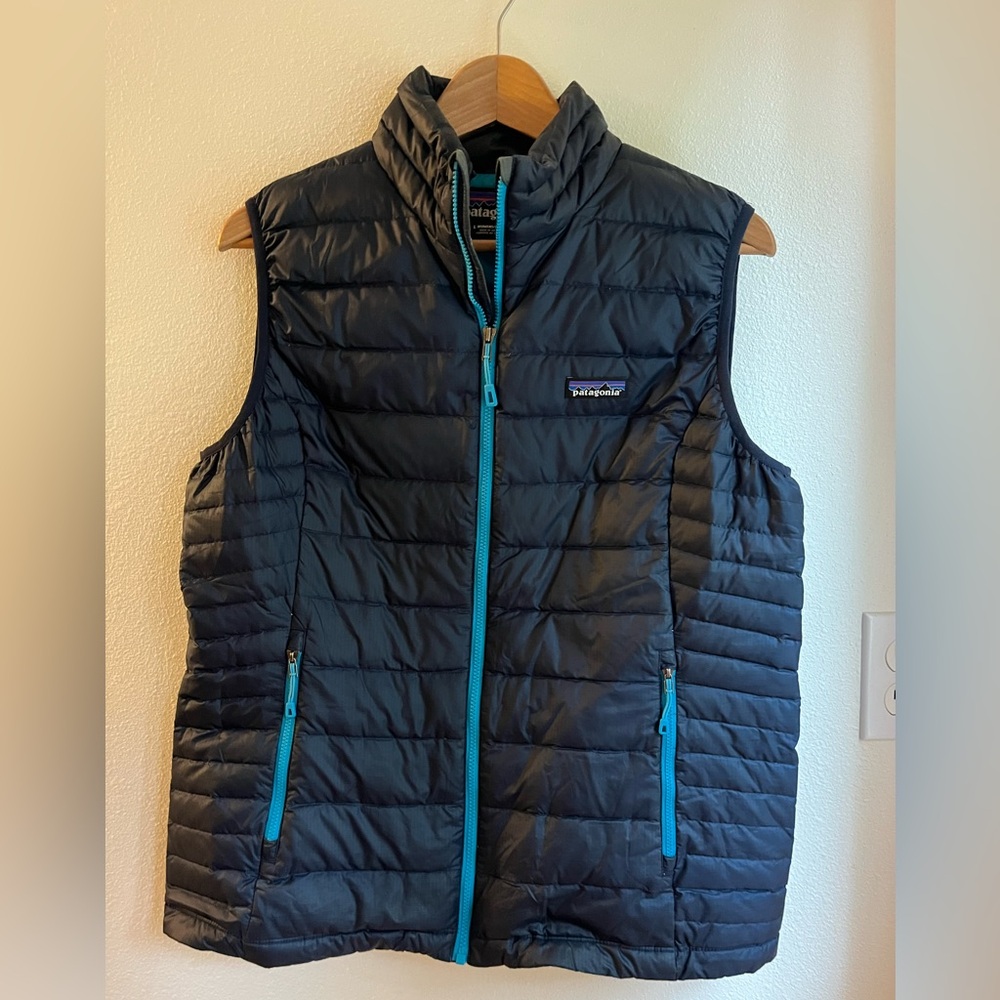 Patagonia Navy and Blue Women’s Puffer Vest